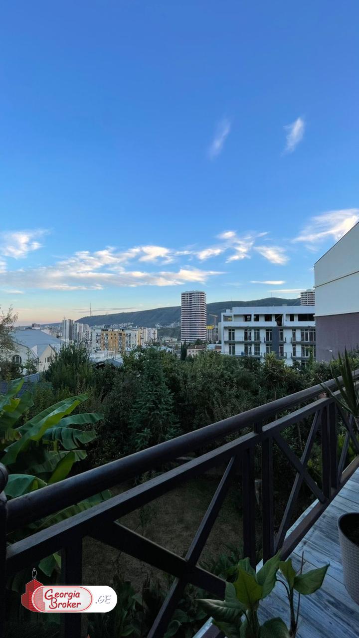 იყიდება ახალი გარემონტებული 10 ოთახიანი სახლი