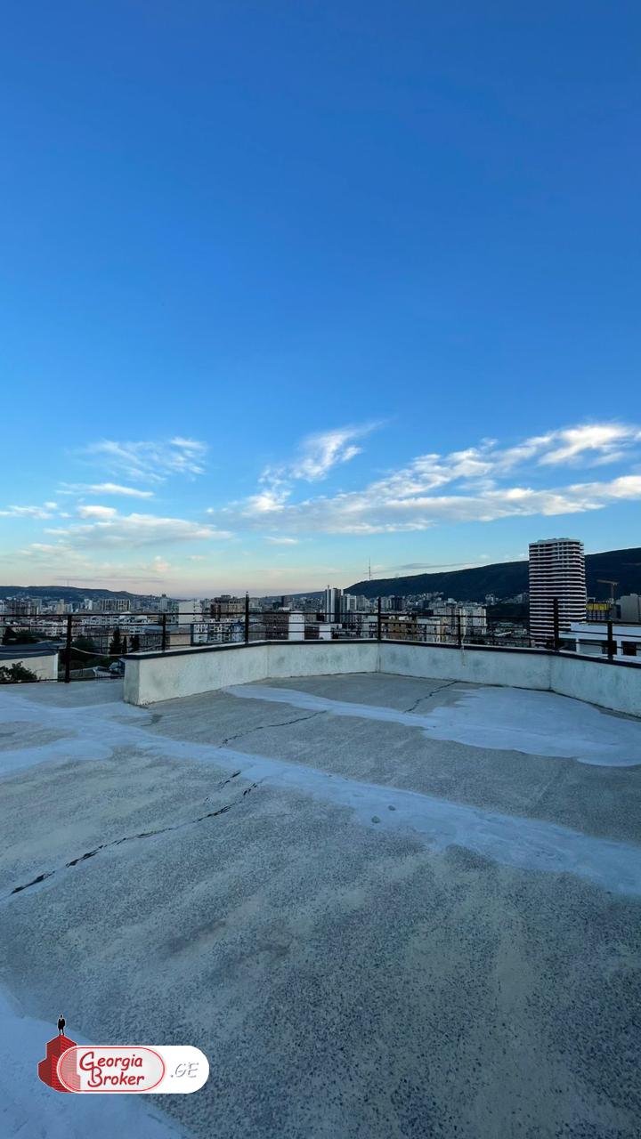 იყიდება ახალი გარემონტებული 10 ოთახიანი სახლი