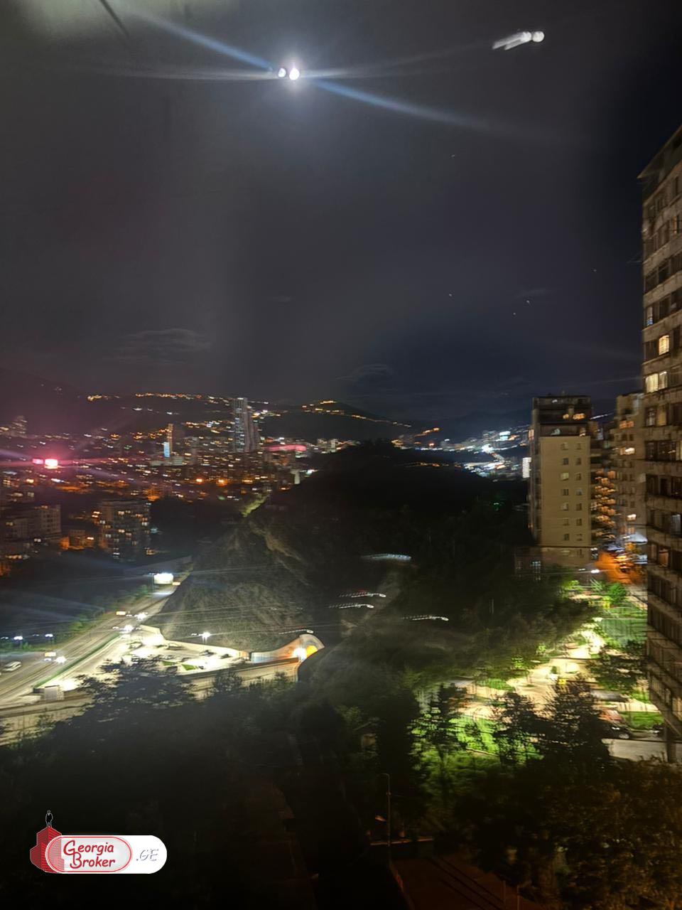 продается квартира с новым ремонтом 3-комнаты