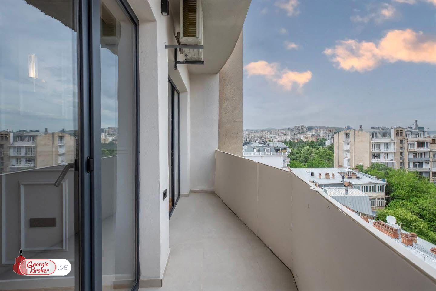 продается квартира с новым ремонтом 5-комнат