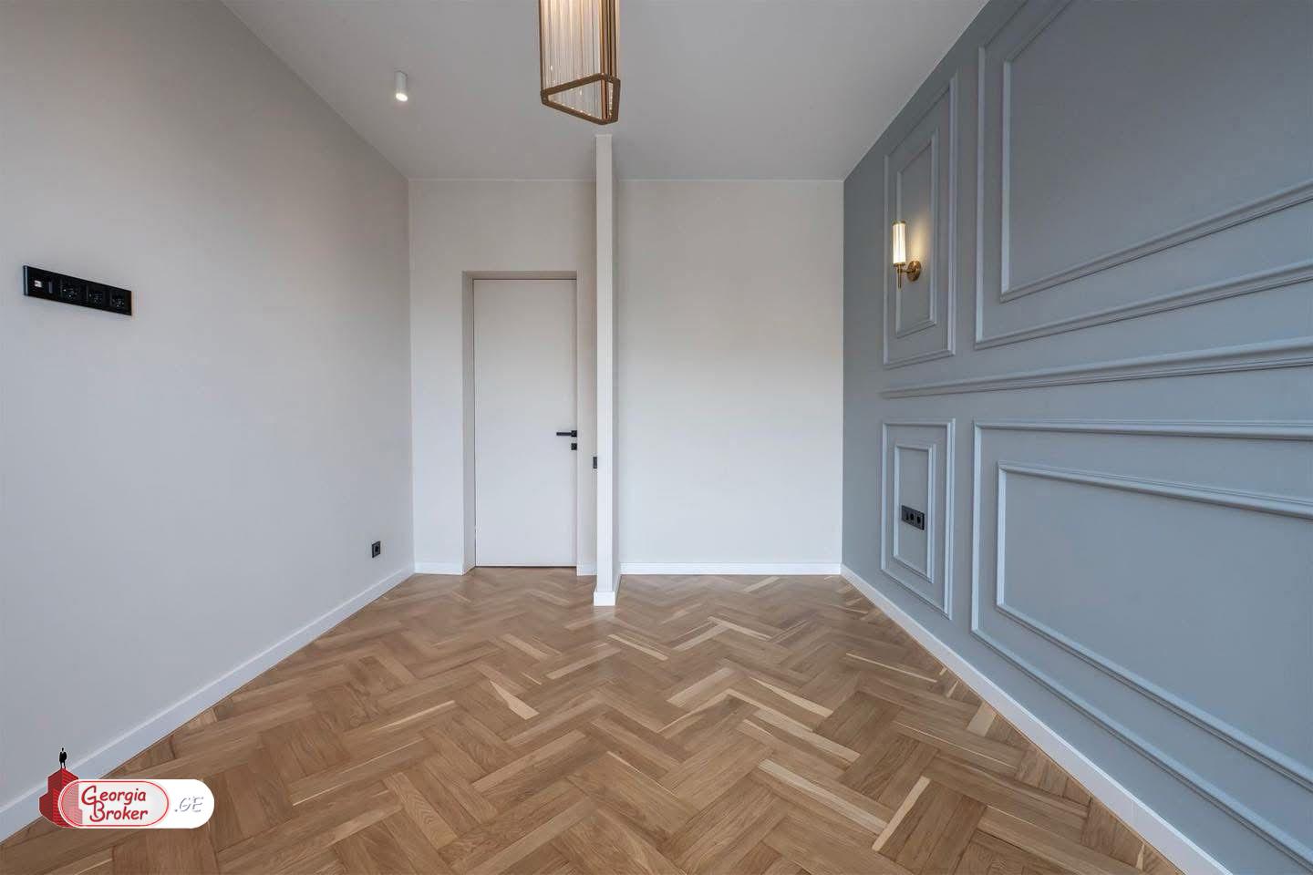 продается квартира с новым ремонтом 5-комнат