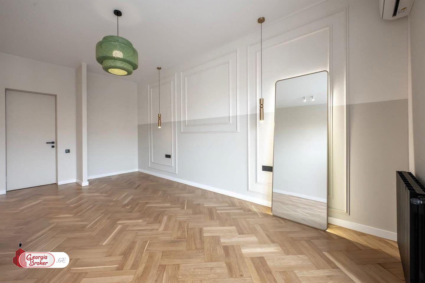 продается квартира с новым ремонтом 5-комнат