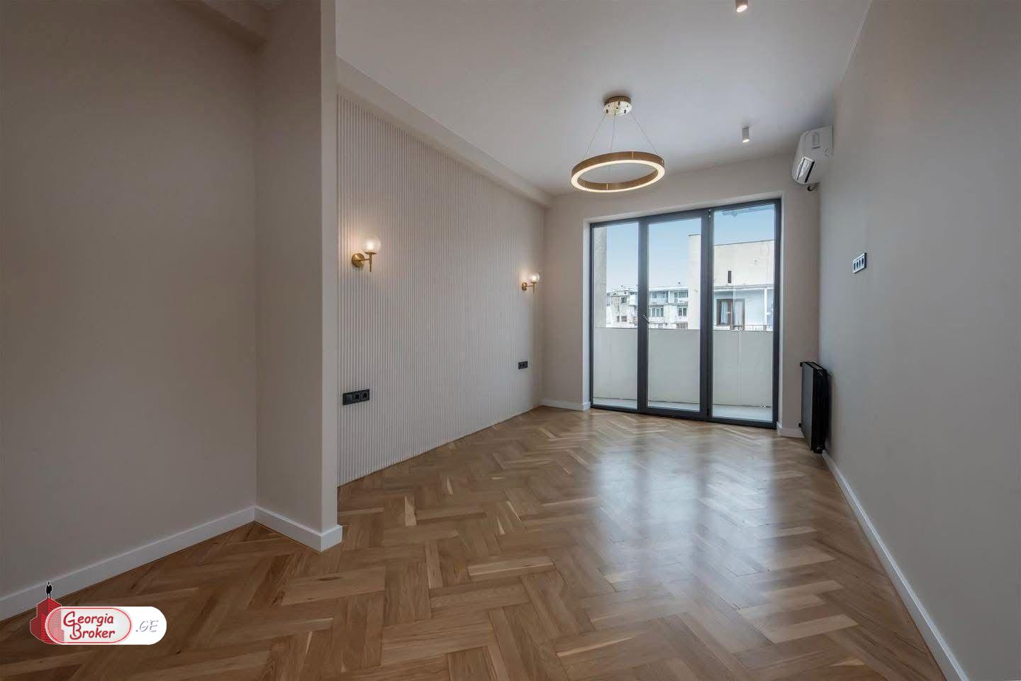 продается квартира с новым ремонтом 5-комнат