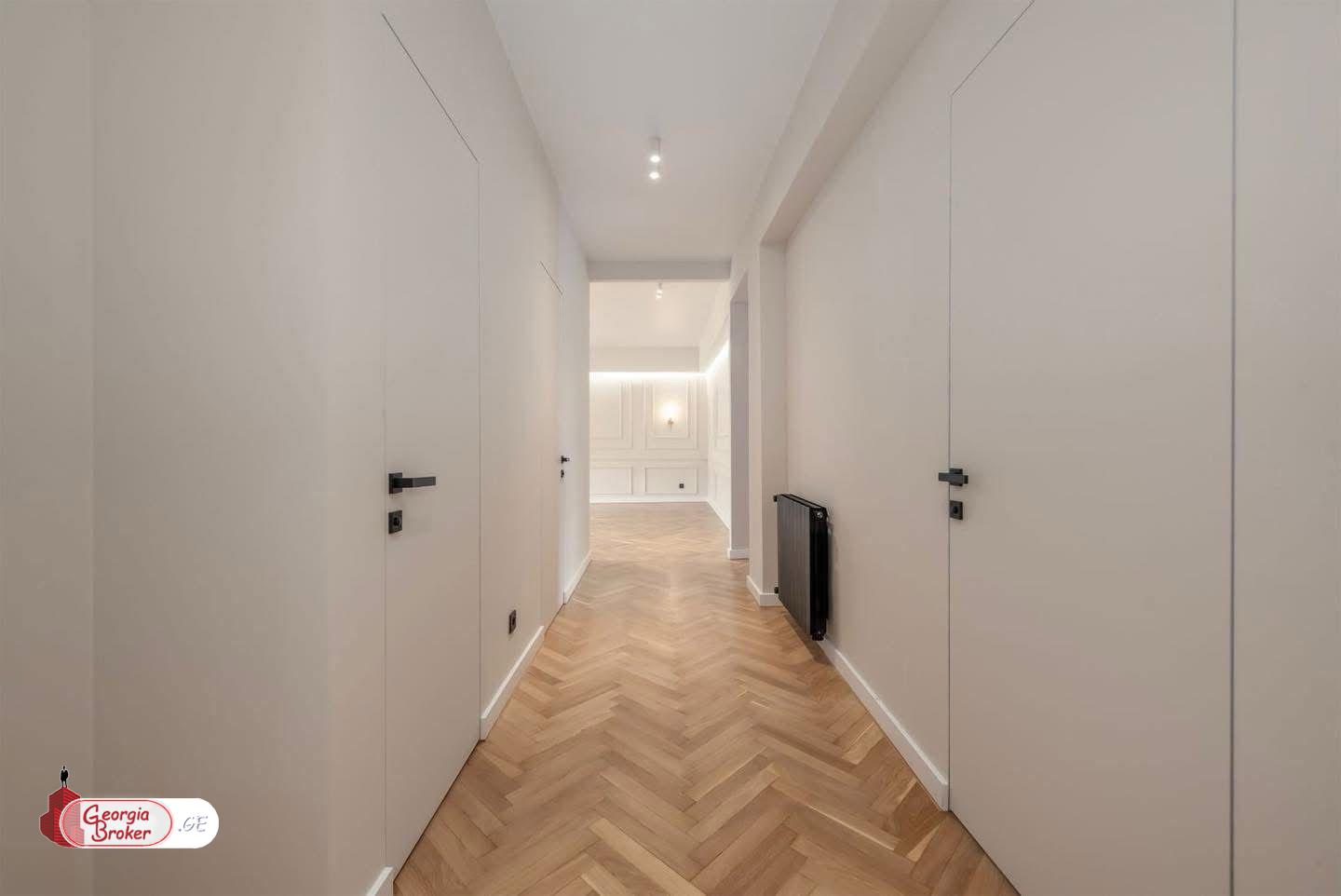 продается квартира с новым ремонтом 5-комнат