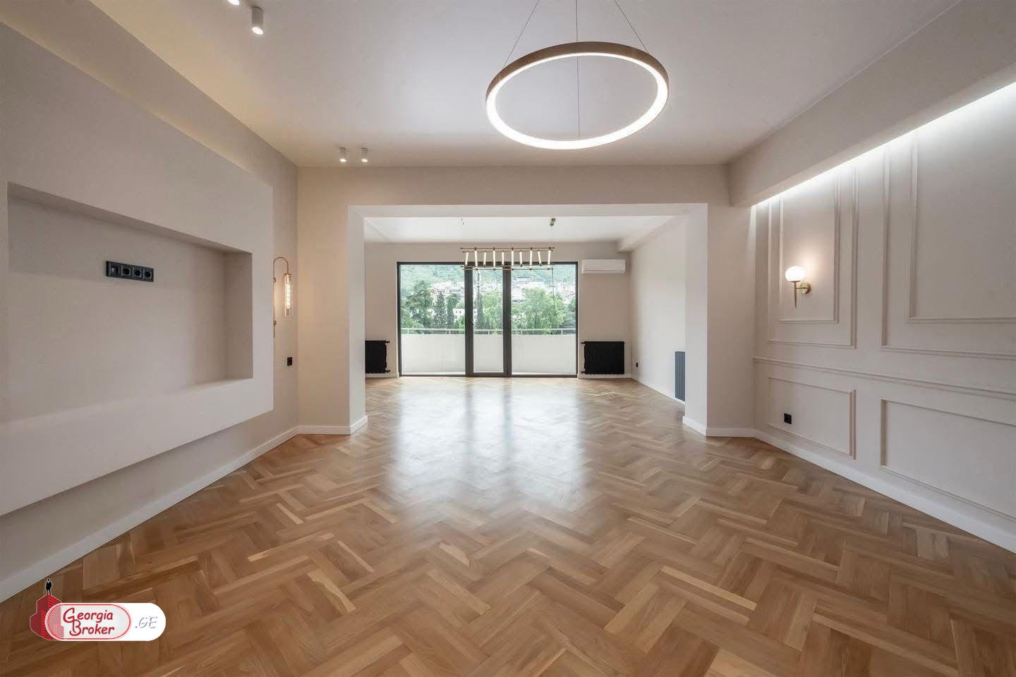 продается квартира с новым ремонтом 5-комнат