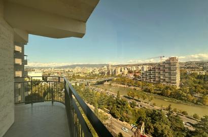 იყიდება ახალი გარემონტებული 5 ოთახიანი ბინა