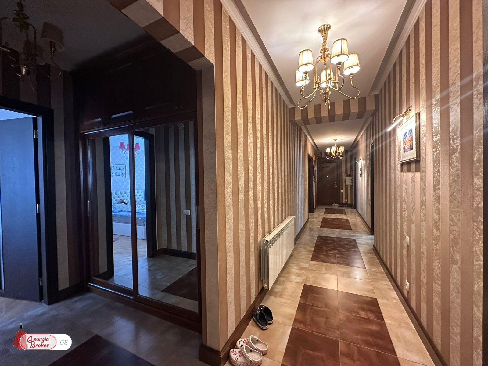 იყიდება ახალი გარემონტებული 5 ოთახიანი ბინა