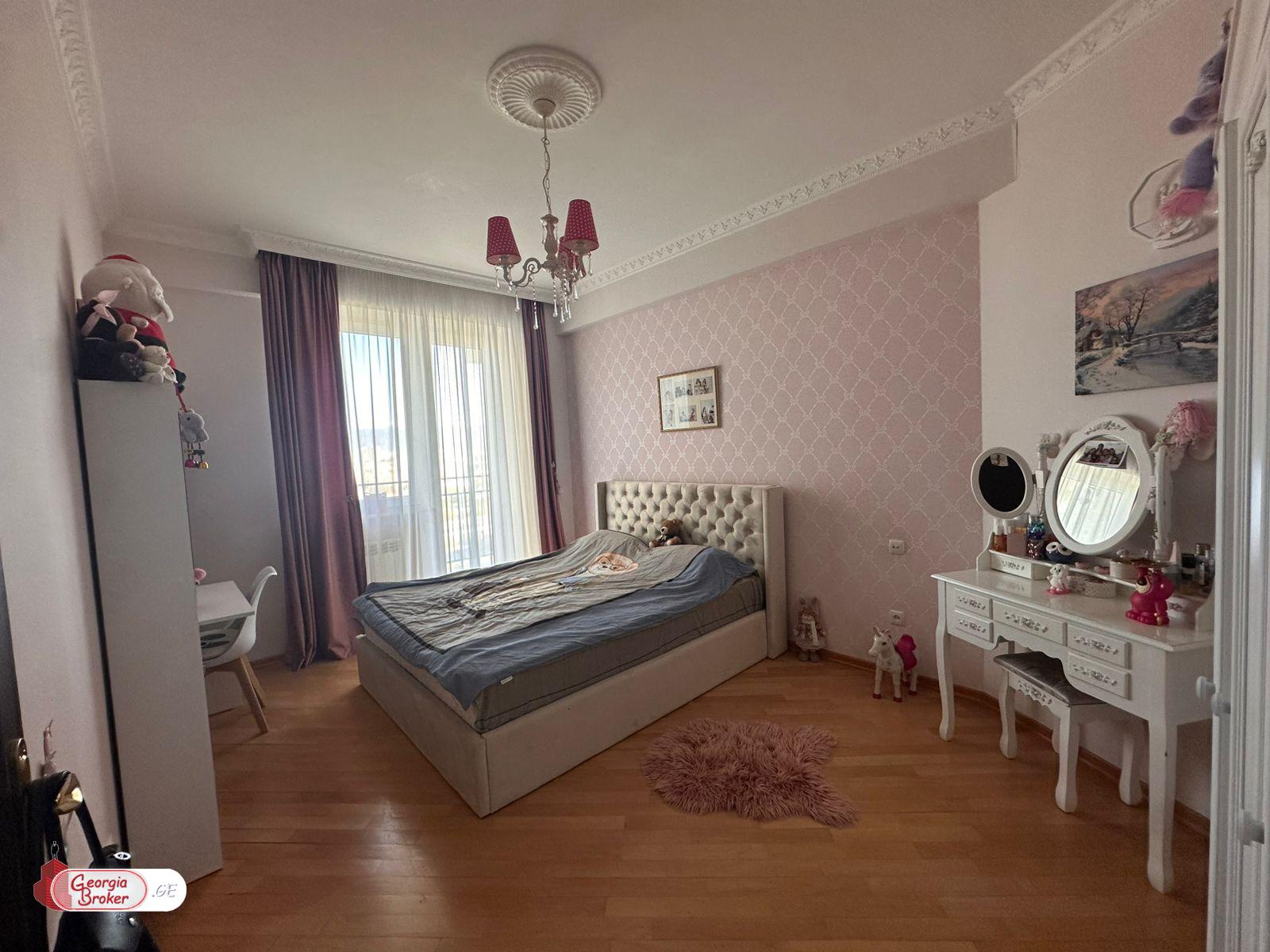 იყიდება ახალი გარემონტებული 5 ოთახიანი ბინა