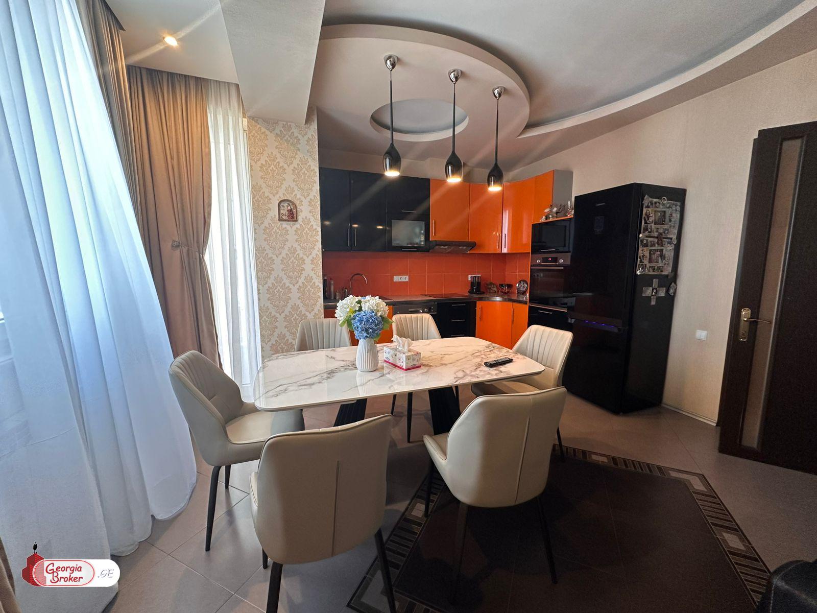 იყიდება ახალი გარემონტებული 5 ოთახიანი ბინა