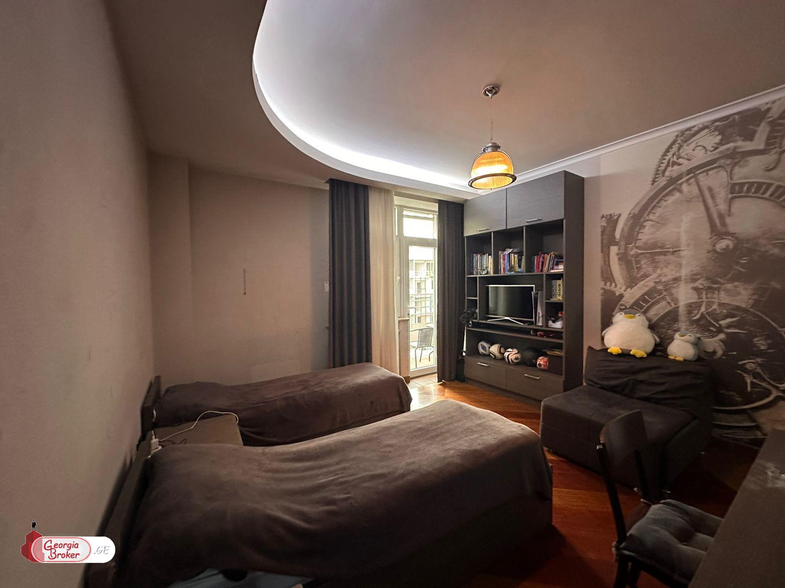 იყიდება ახალი გარემონტებული 6 ოთახიანი ბინა