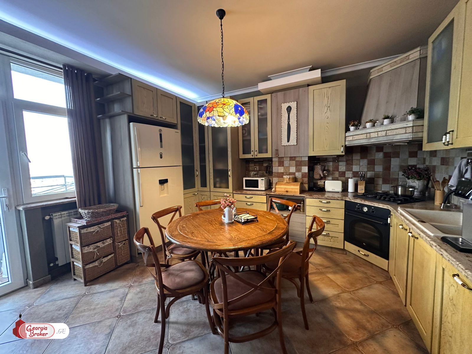 იყიდება ახალი გარემონტებული 6 ოთახიანი ბინა