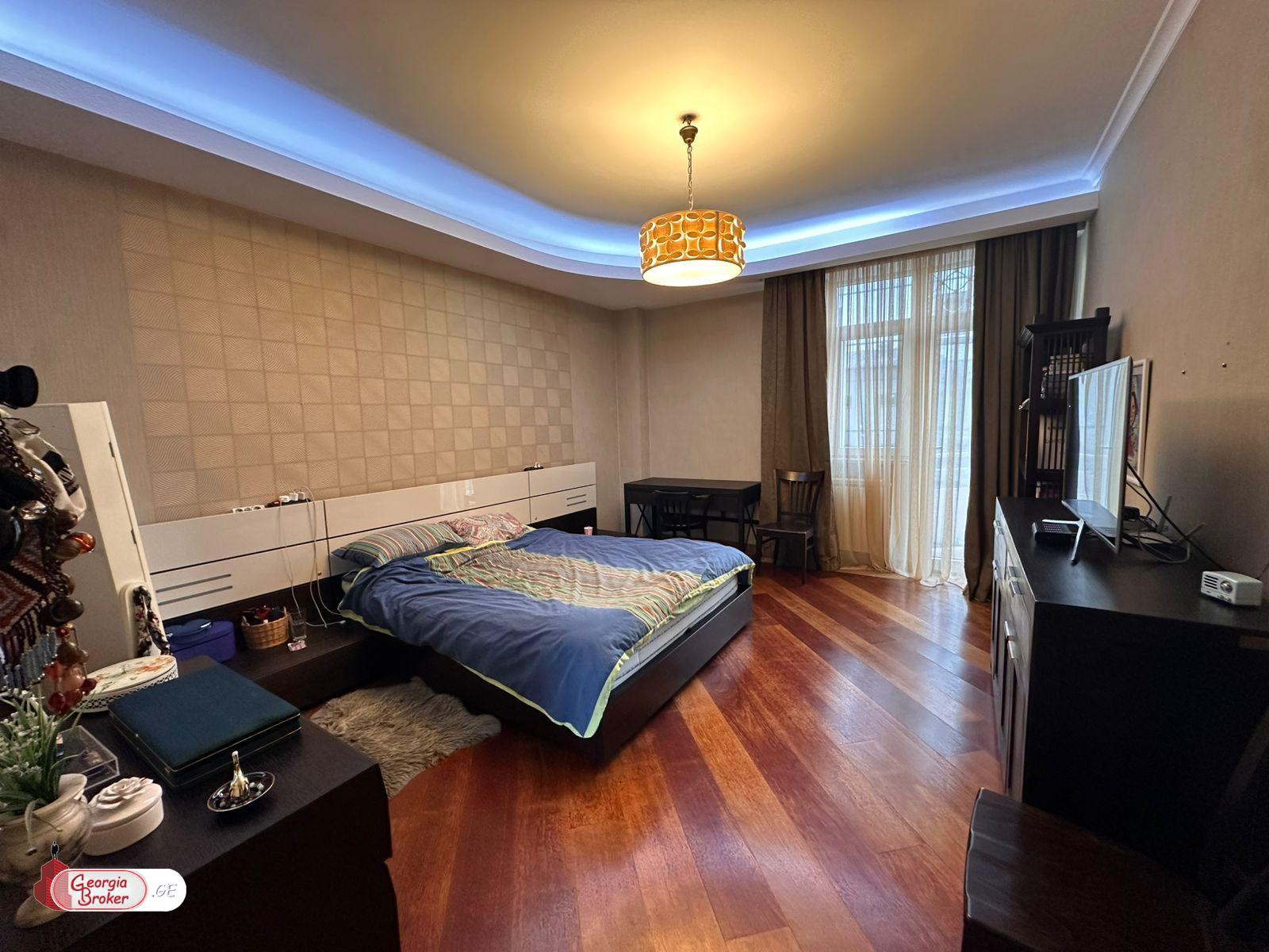 იყიდება ახალი გარემონტებული 6 ოთახიანი ბინა