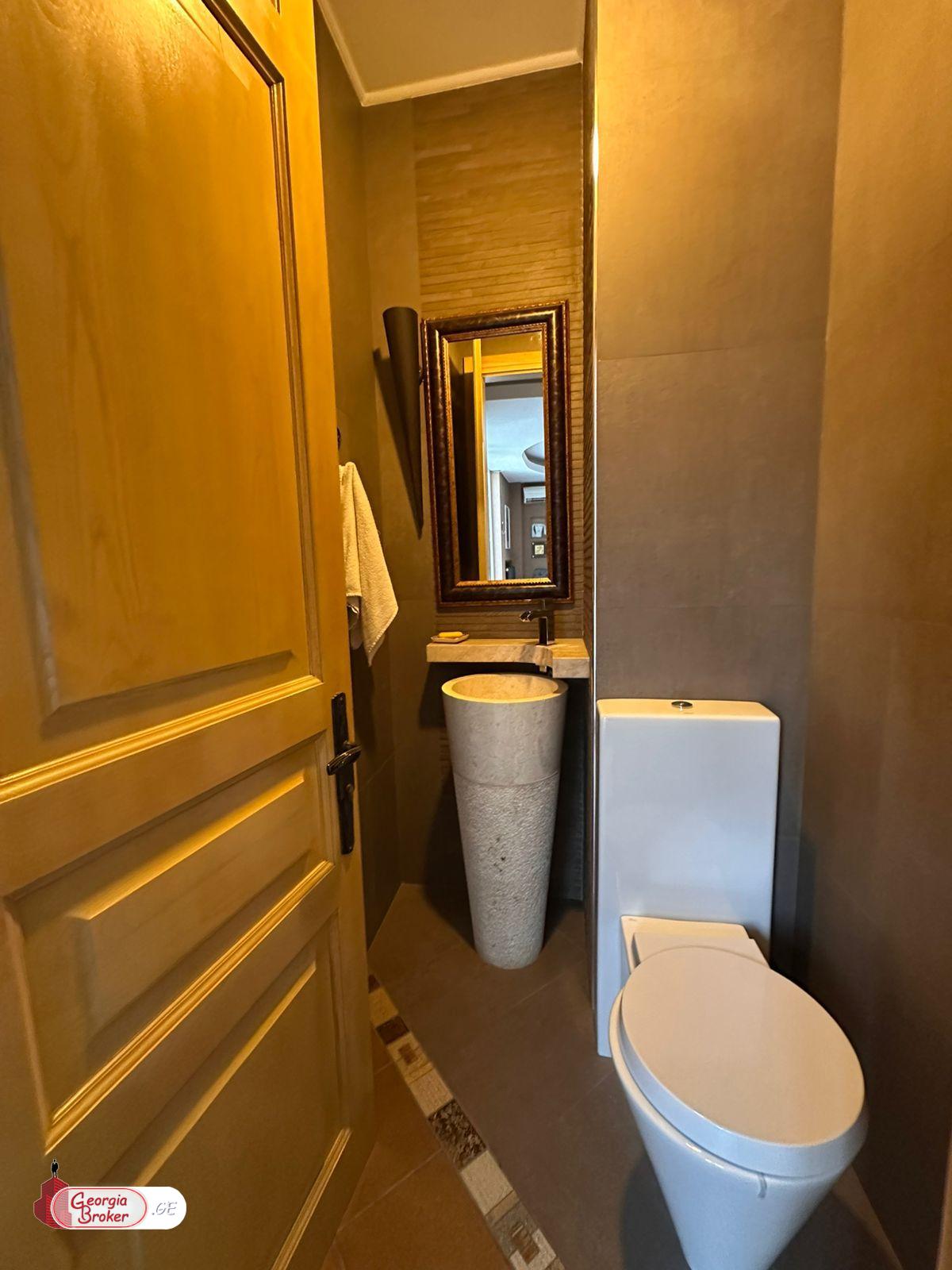 იყიდება ახალი გარემონტებული 6 ოთახიანი ბინა