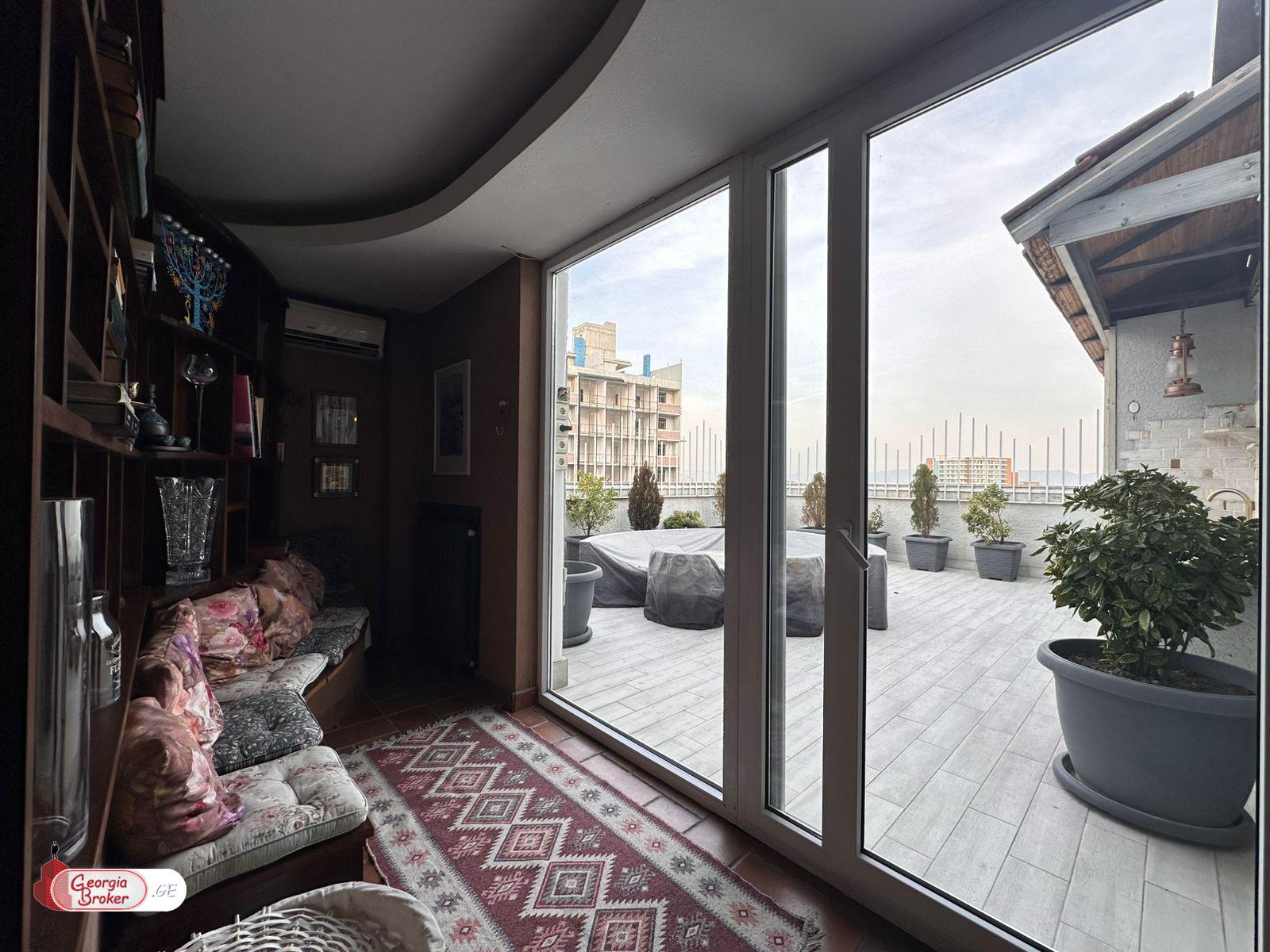 იყიდება ახალი გარემონტებული 6 ოთახიანი ბინა