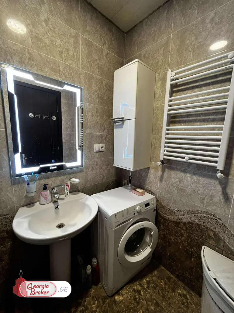 продается квартира с новым ремонтом 3-комнаты