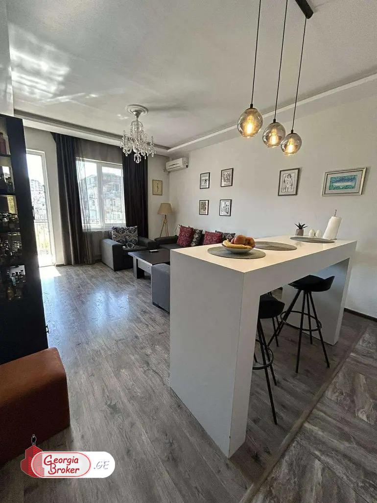 продается квартира с новым ремонтом 3-комнаты