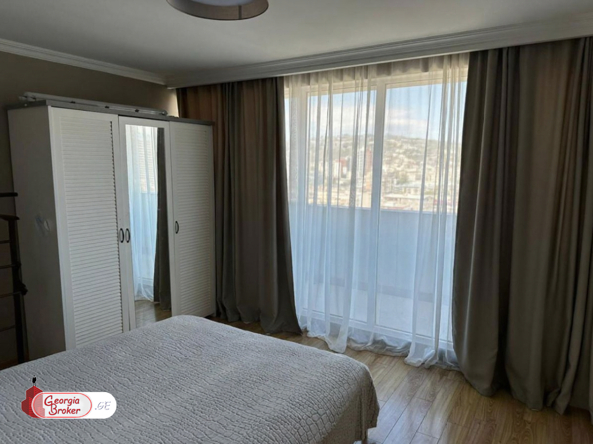 продается квартира с новым ремонтом 5-комнат