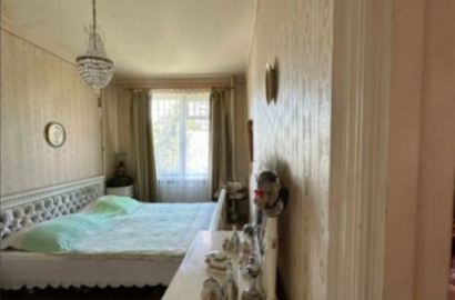 იყიდება ძველი გარემონტებული 4 ოთახიანი ბინა