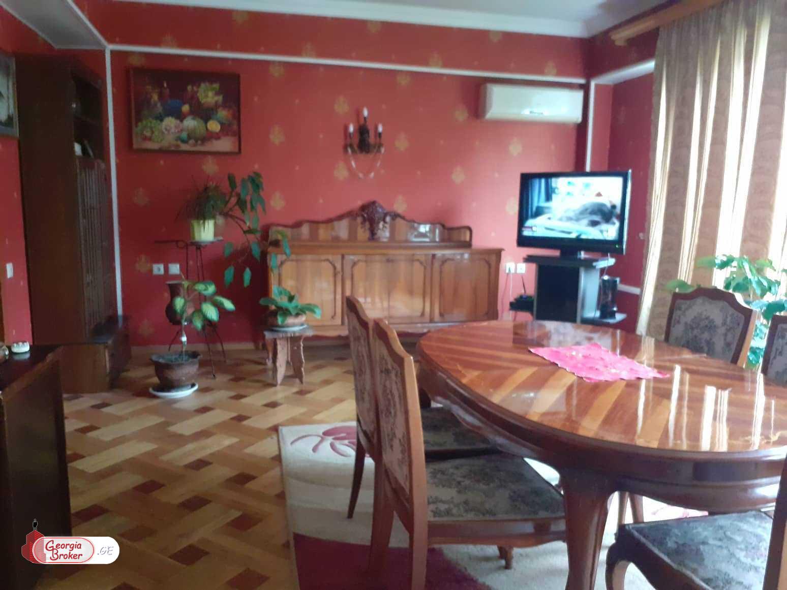 იყიდება ახალი გარემონტებული 4 ოთახიანი ბინა