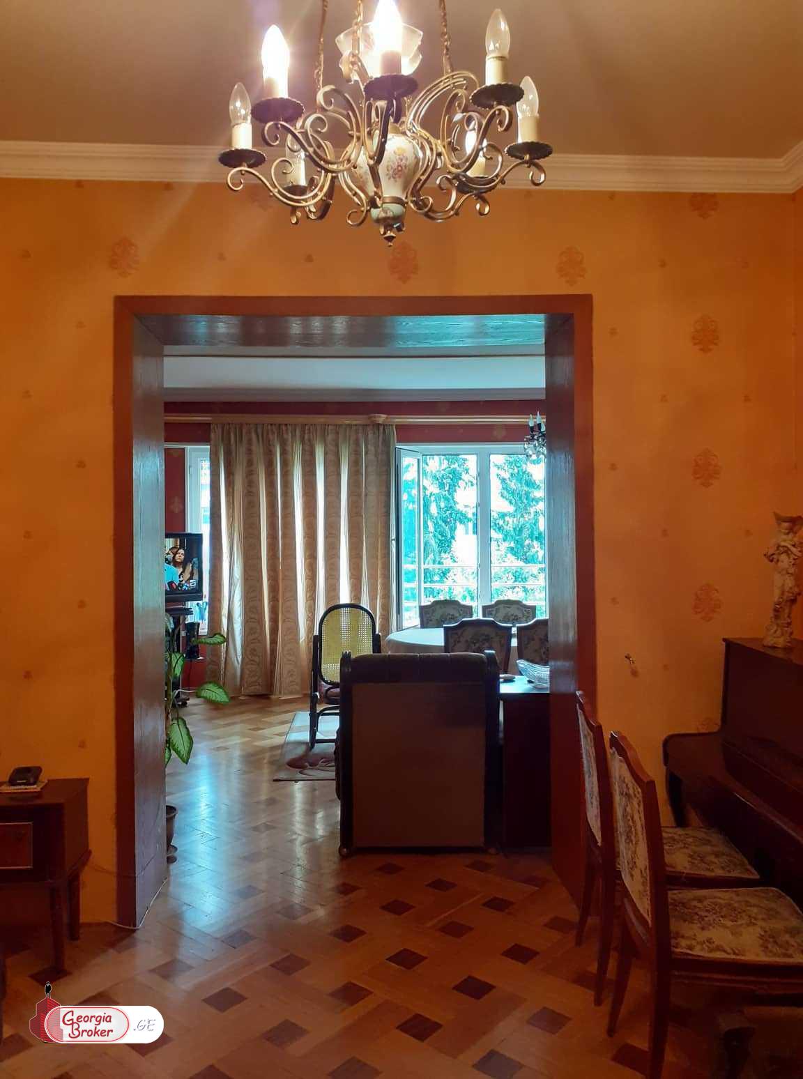 იყიდება ახალი გარემონტებული 4 ოთახიანი ბინა