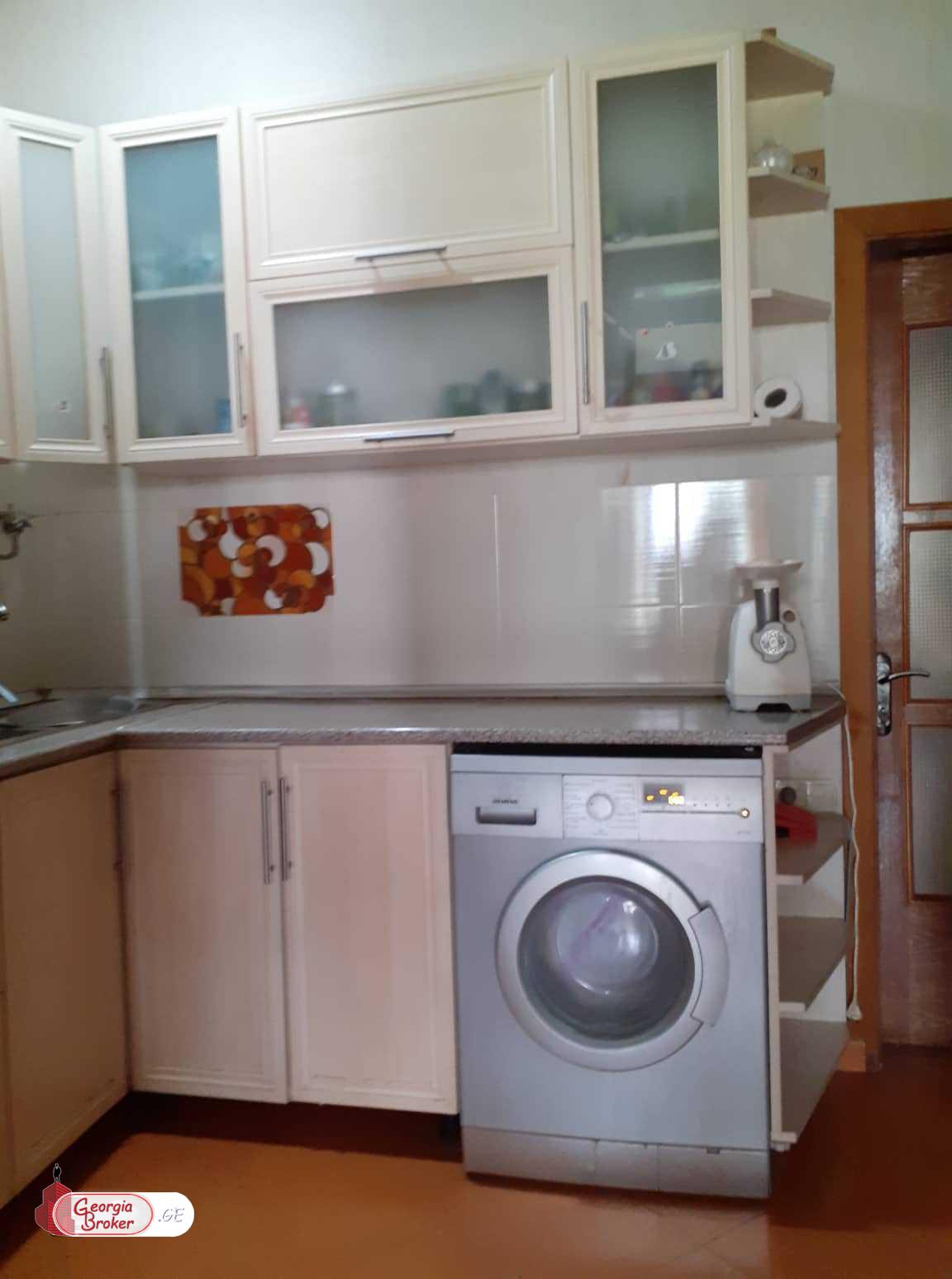 იყიდება ახალი გარემონტებული 4 ოთახიანი ბინა