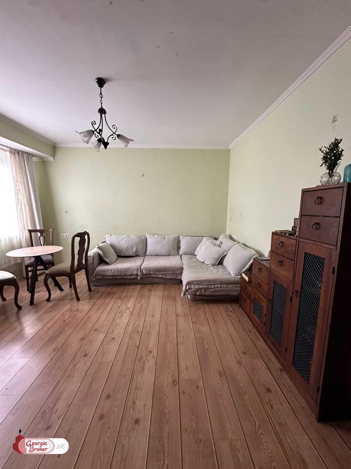 იყიდება ახალი გარემონტებული 4 ოთახიანი ბინა