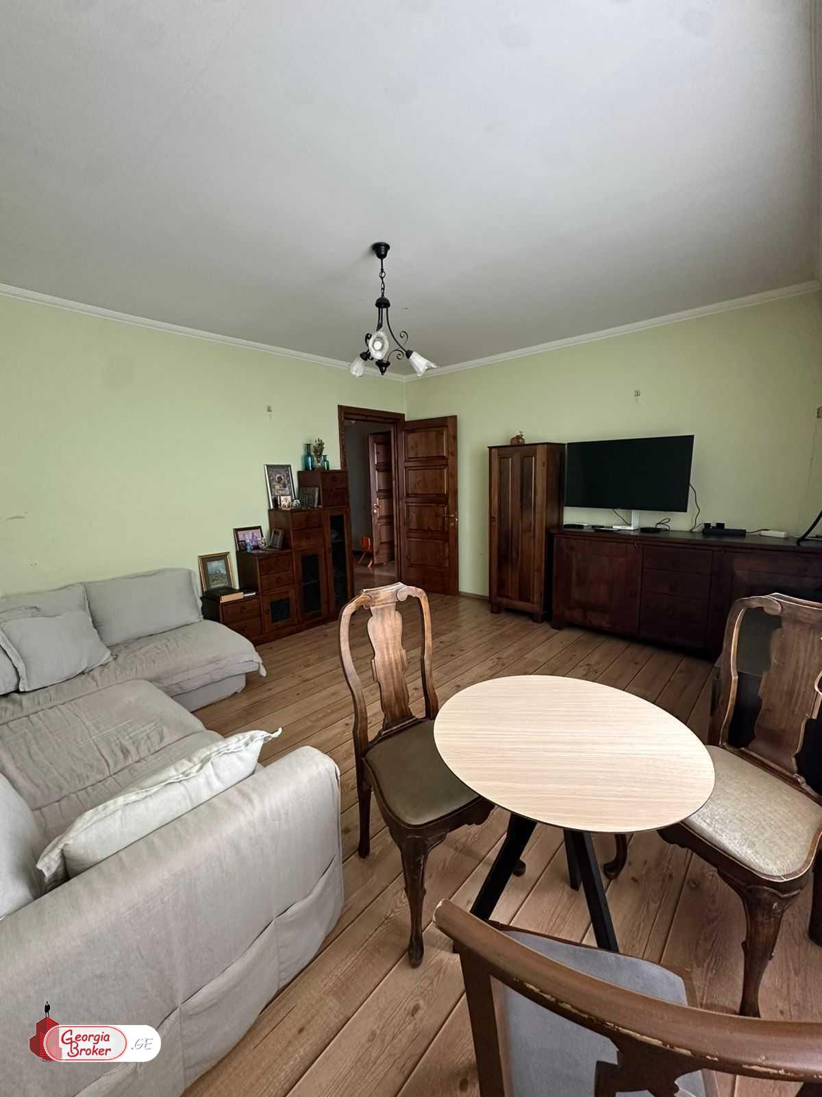 იყიდება ახალი გარემონტებული 4 ოთახიანი ბინა