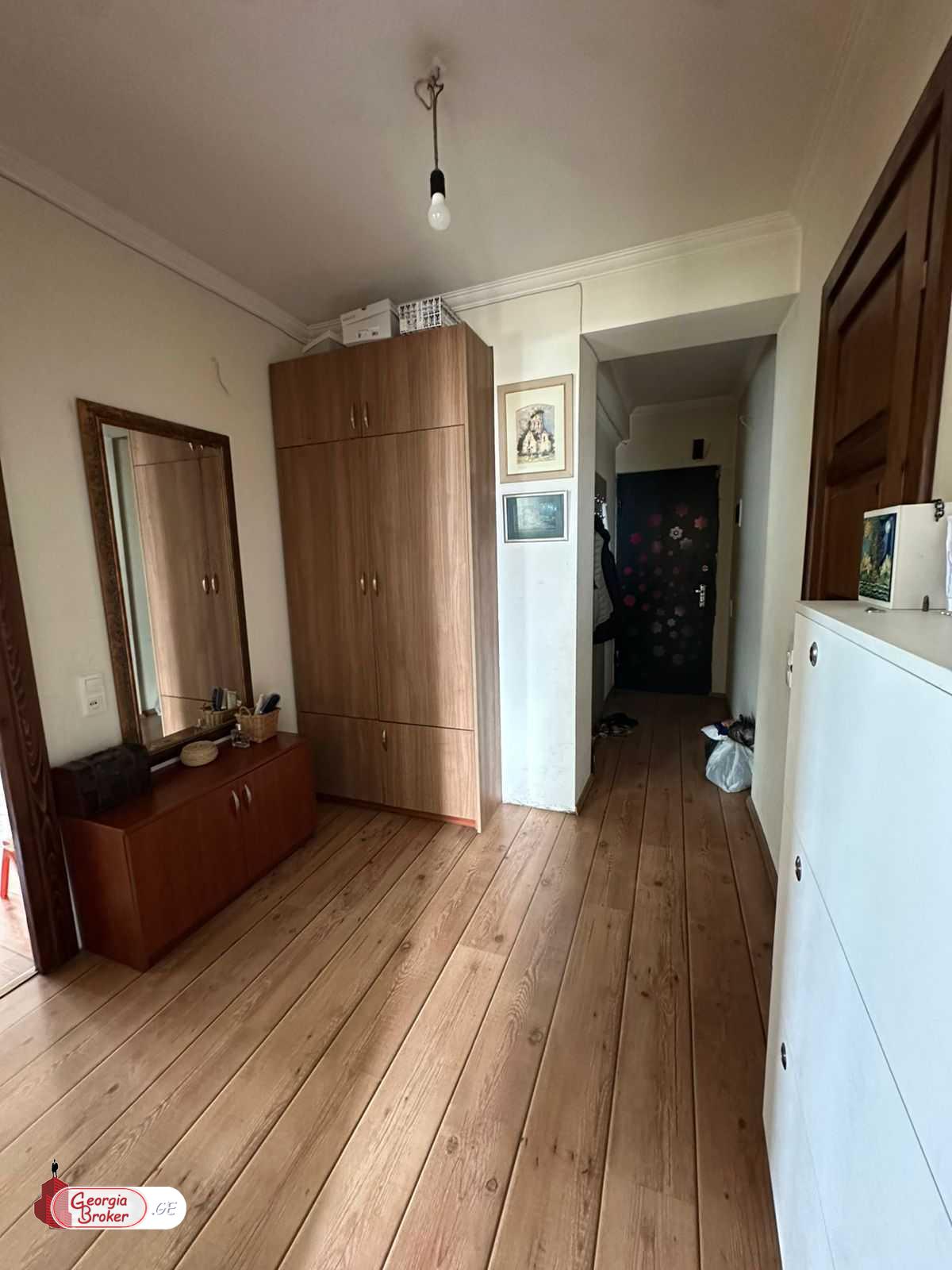 იყიდება ახალი გარემონტებული 4 ოთახიანი ბინა