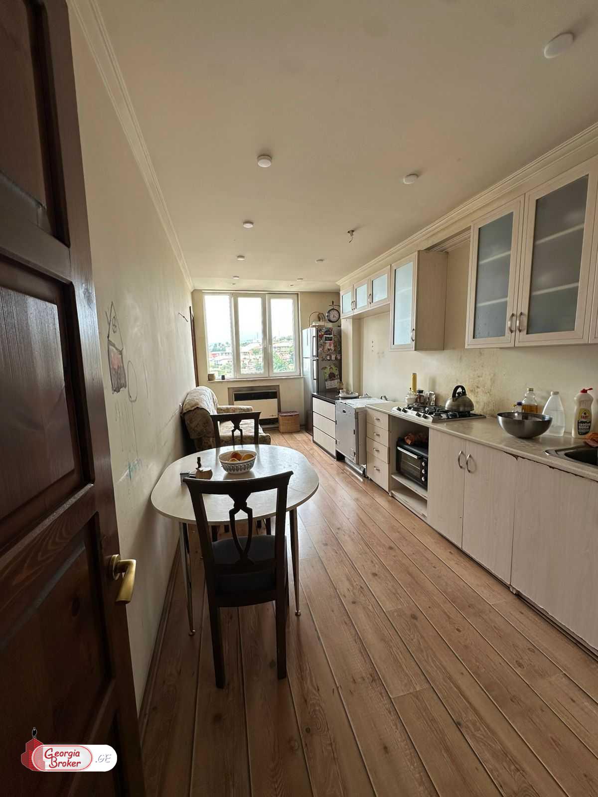 იყიდება ახალი გარემონტებული 4 ოთახიანი ბინა