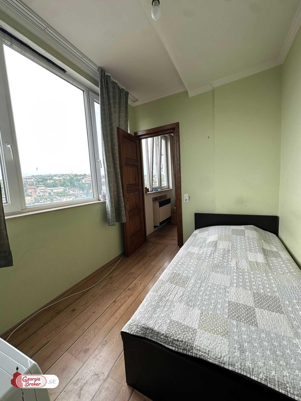 იყიდება ახალი გარემონტებული 4 ოთახიანი ბინა