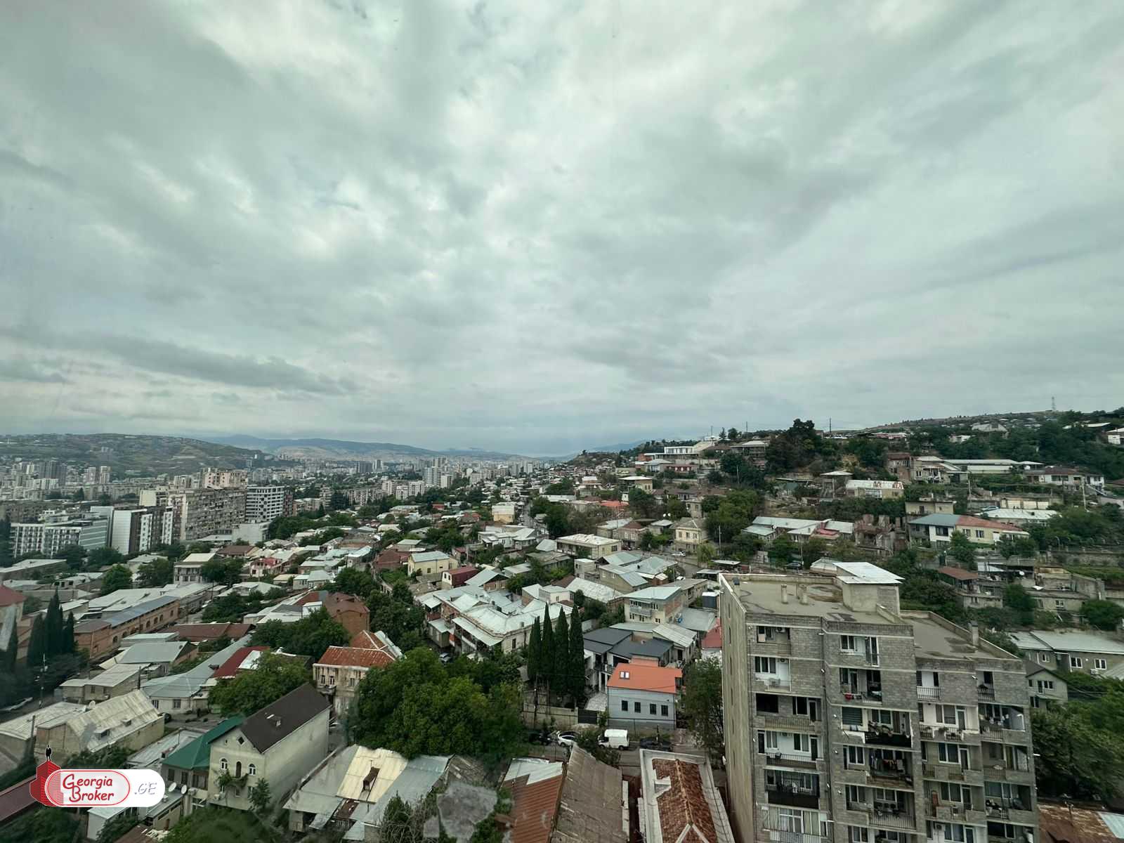 იყიდება ახალი გარემონტებული 4 ოთახიანი ბინა