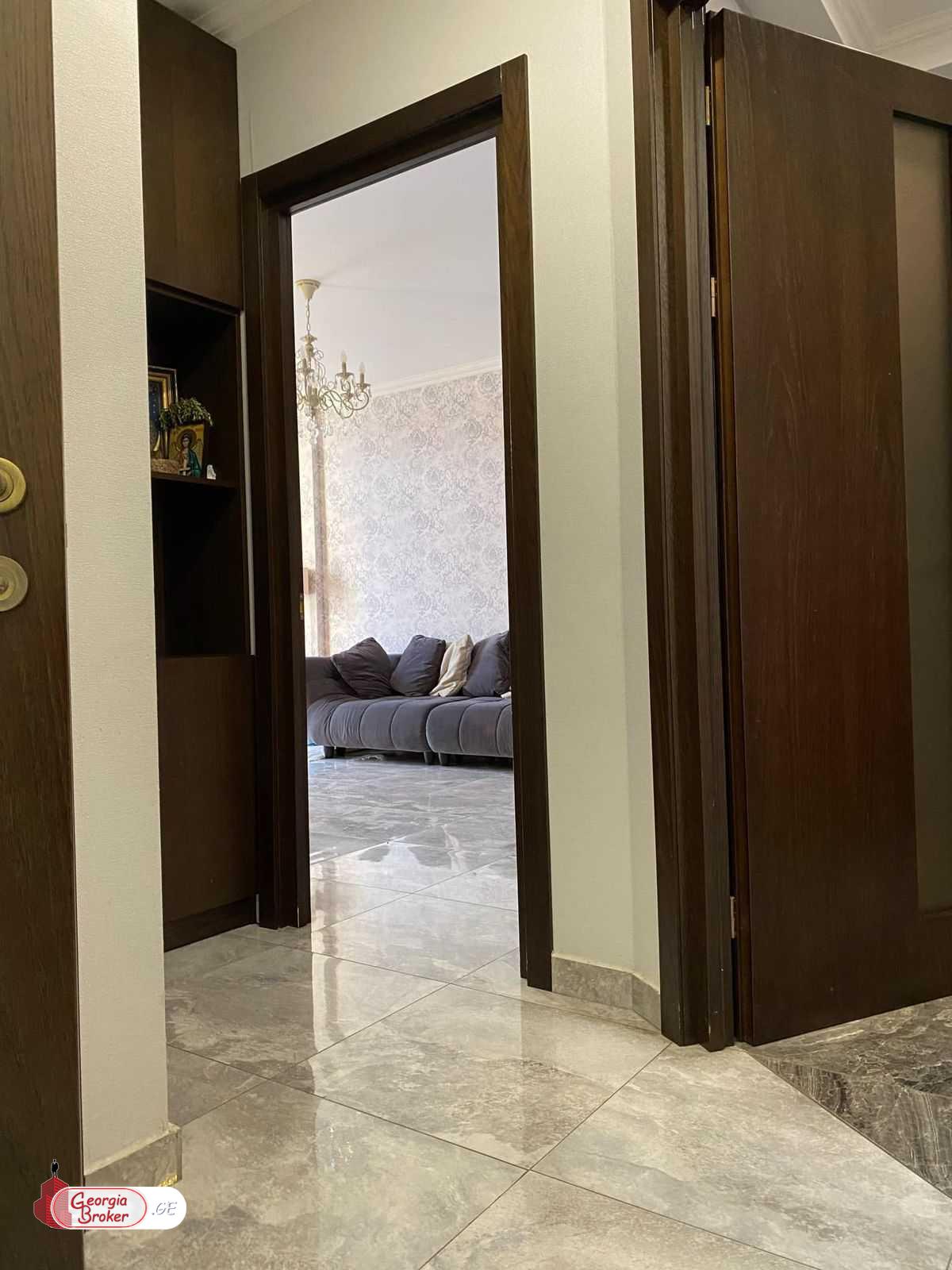 იყიდება ახალი გარემონტებული 3 ოთახიანი ბინა