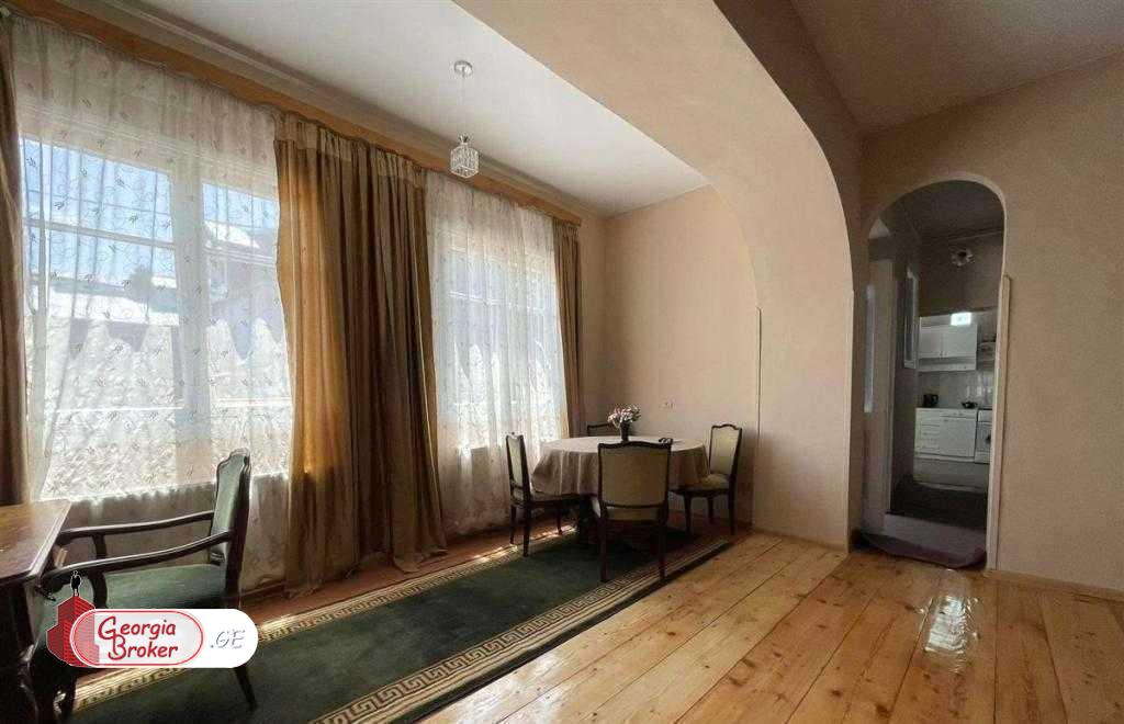 იყიდება ახალი გარემონტებული 5 ოთახიანი ბინა