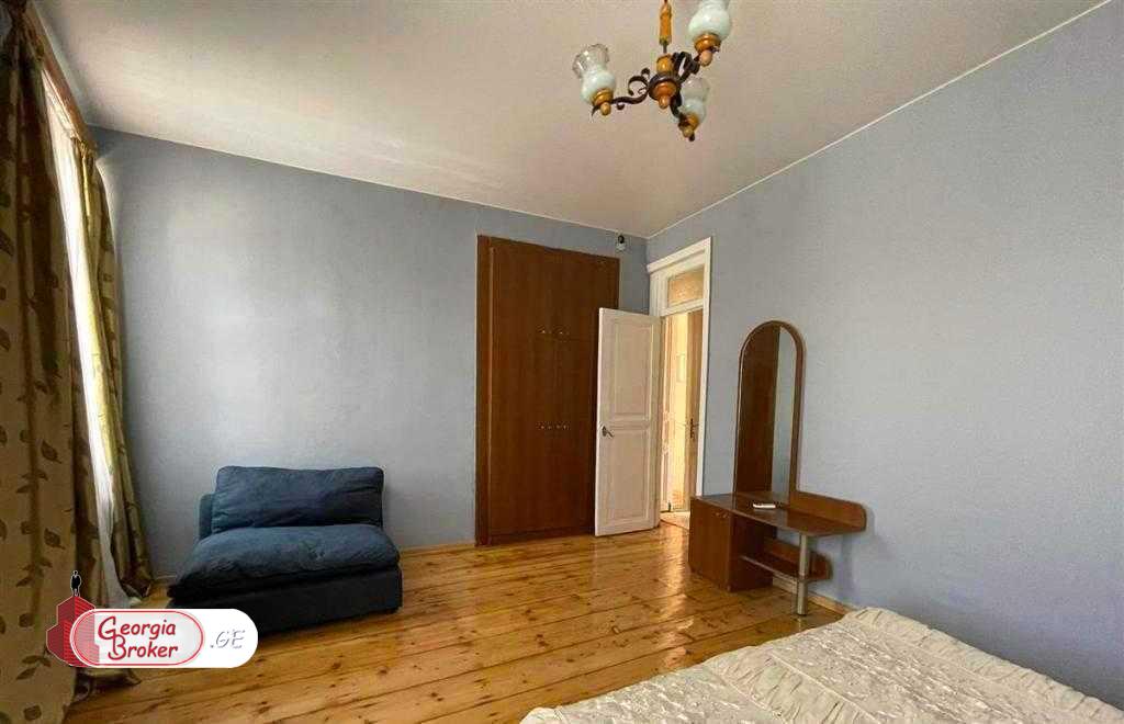 იყიდება ახალი გარემონტებული 5 ოთახიანი ბინა