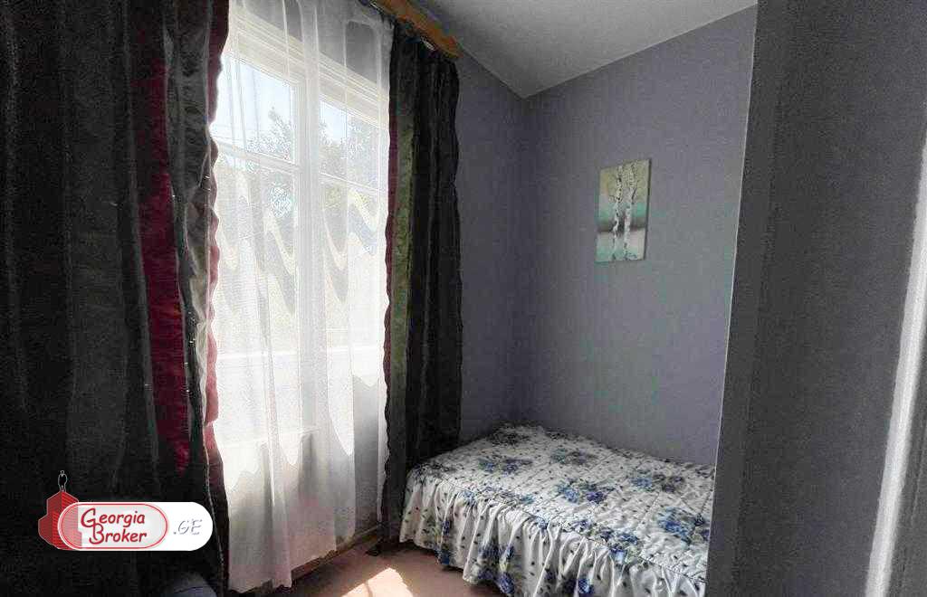 იყიდება ახალი გარემონტებული 5 ოთახიანი ბინა