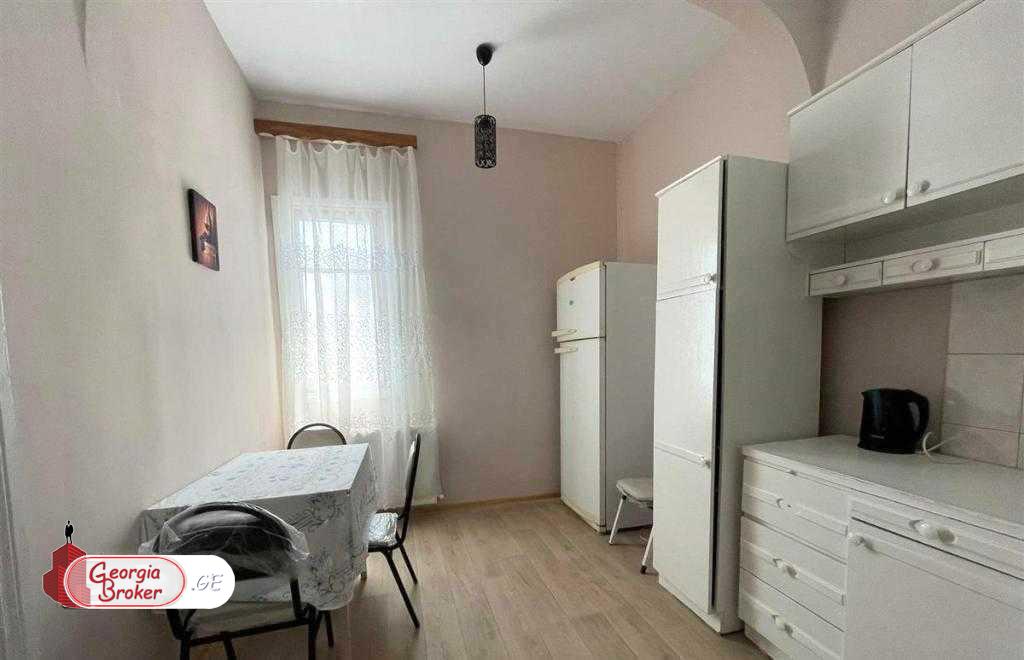 იყიდება ახალი გარემონტებული 5 ოთახიანი ბინა