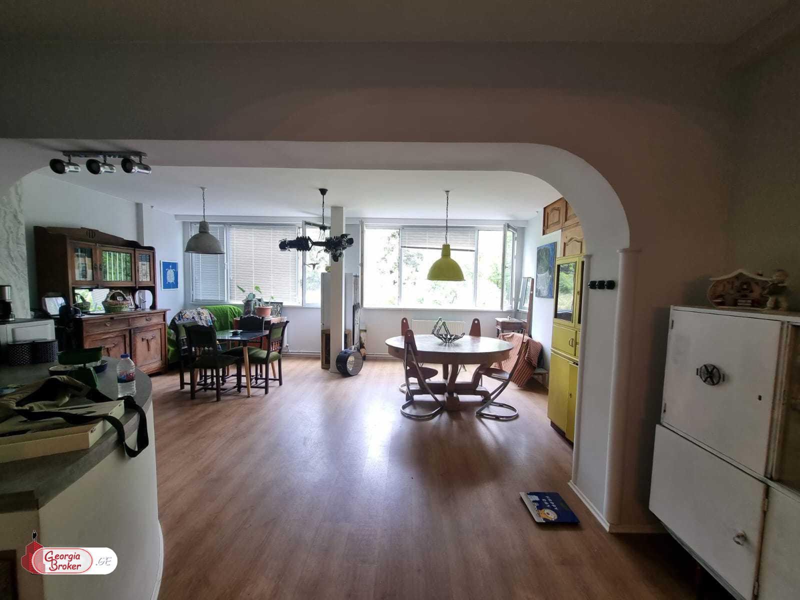 nearly repaired 3-room apartment for sale