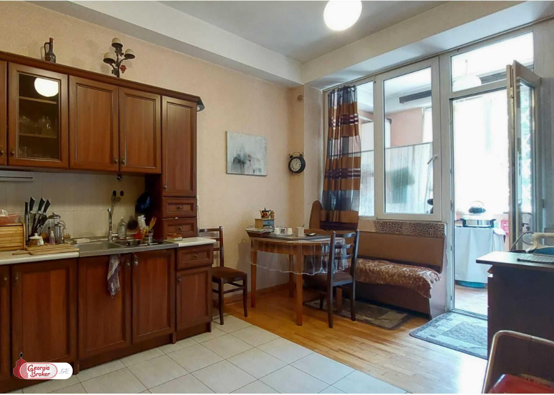 продается квартира с новым ремонтом 5-комнат