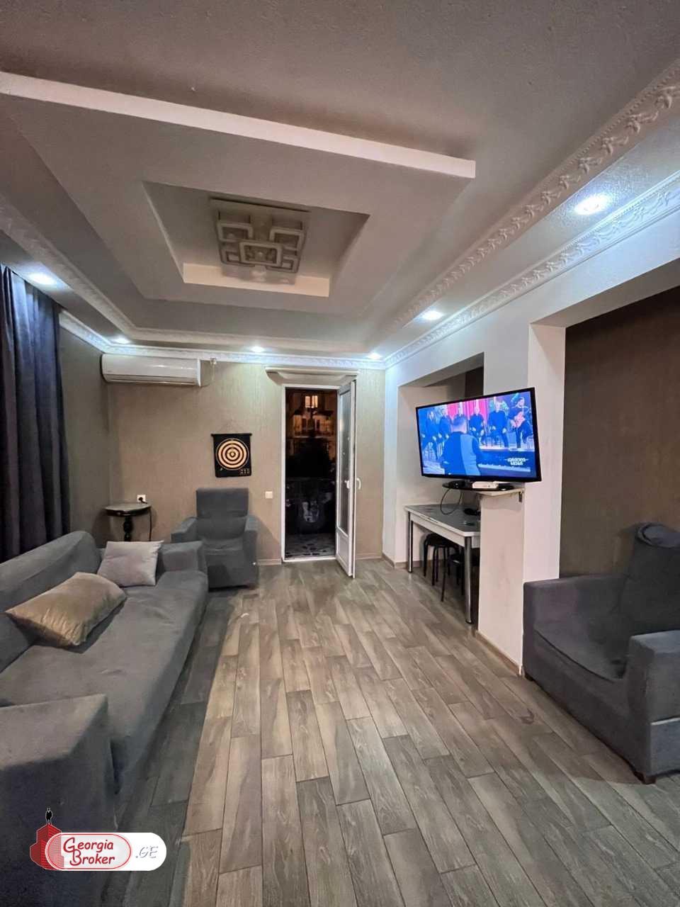 продается квартира с новым ремонтом 4-комнаты