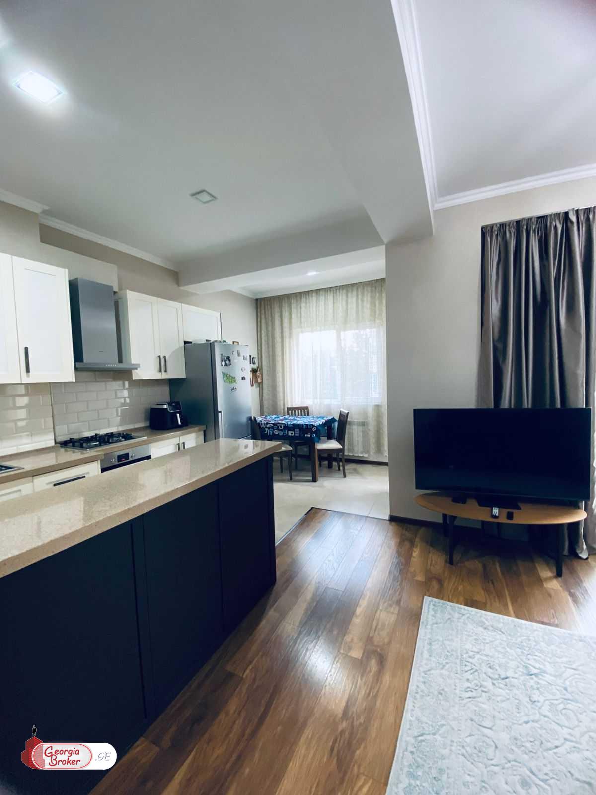 продается квартира с новым ремонтом 3-комнаты