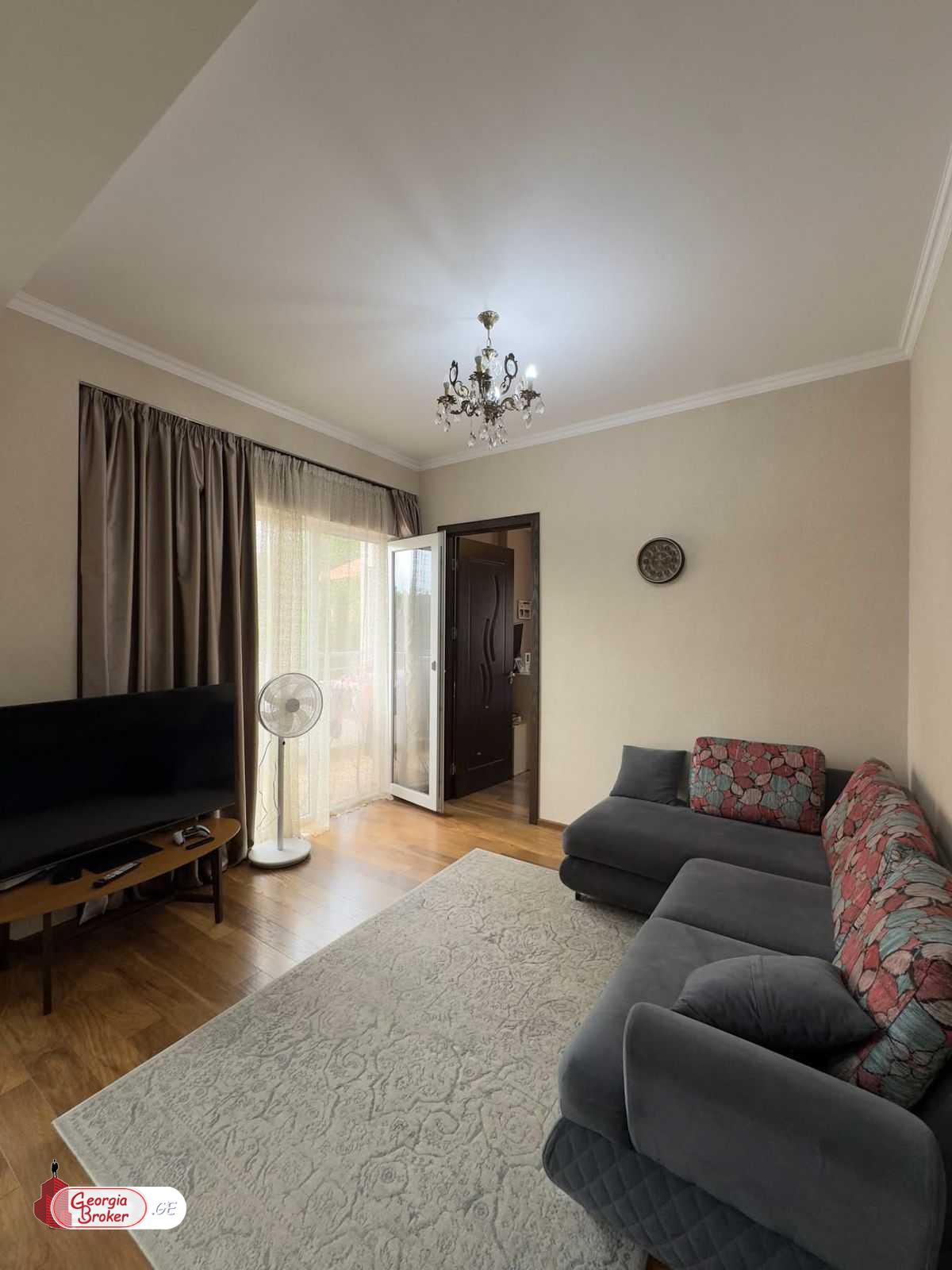 продается квартира с новым ремонтом 3-комнаты