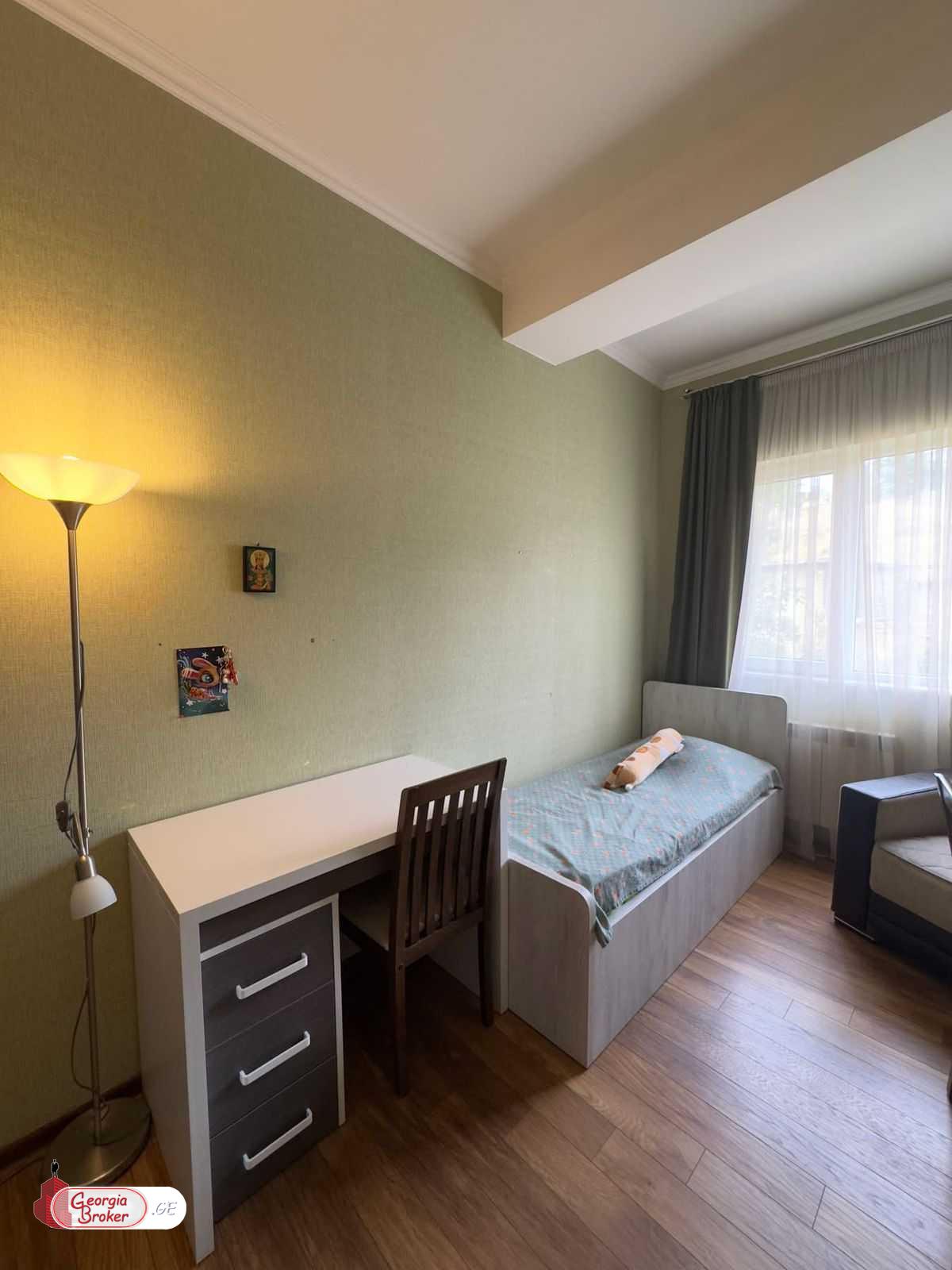 продается квартира с новым ремонтом 3-комнаты