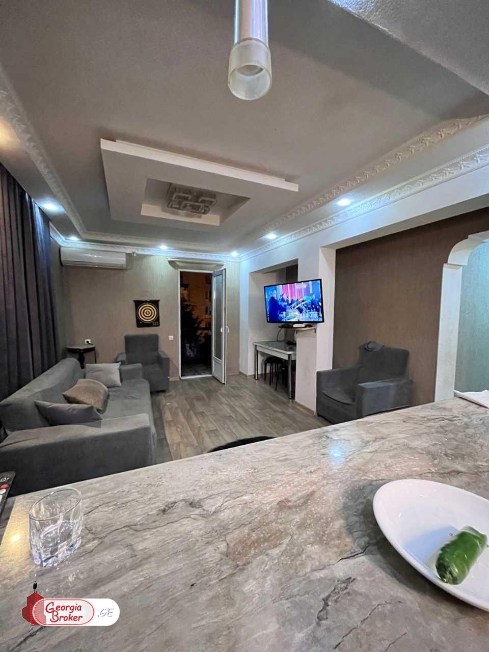 продается квартира с новым ремонтом 4-комнаты