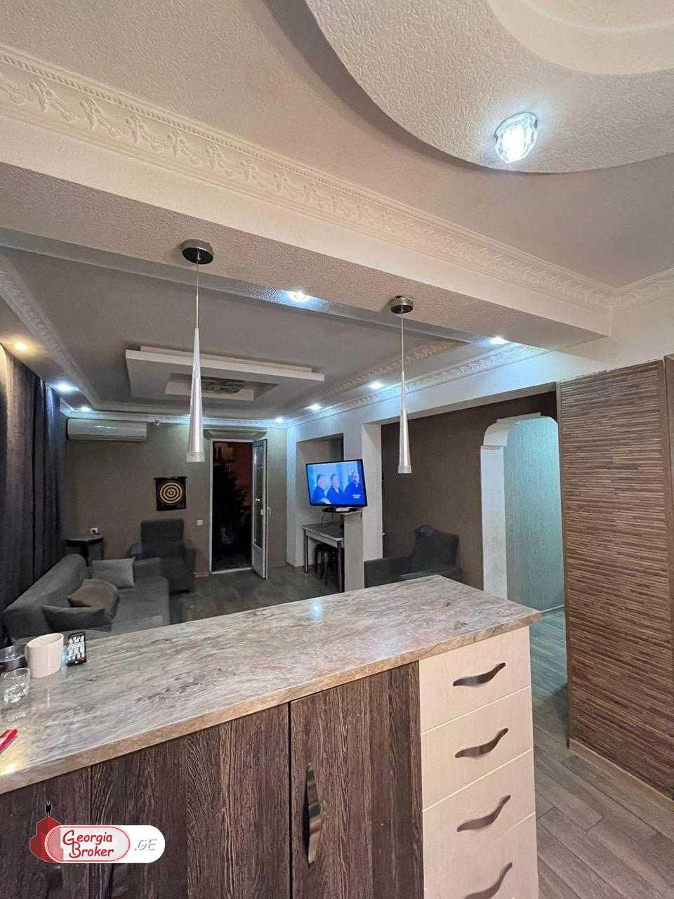 продается квартира с новым ремонтом 4-комнаты