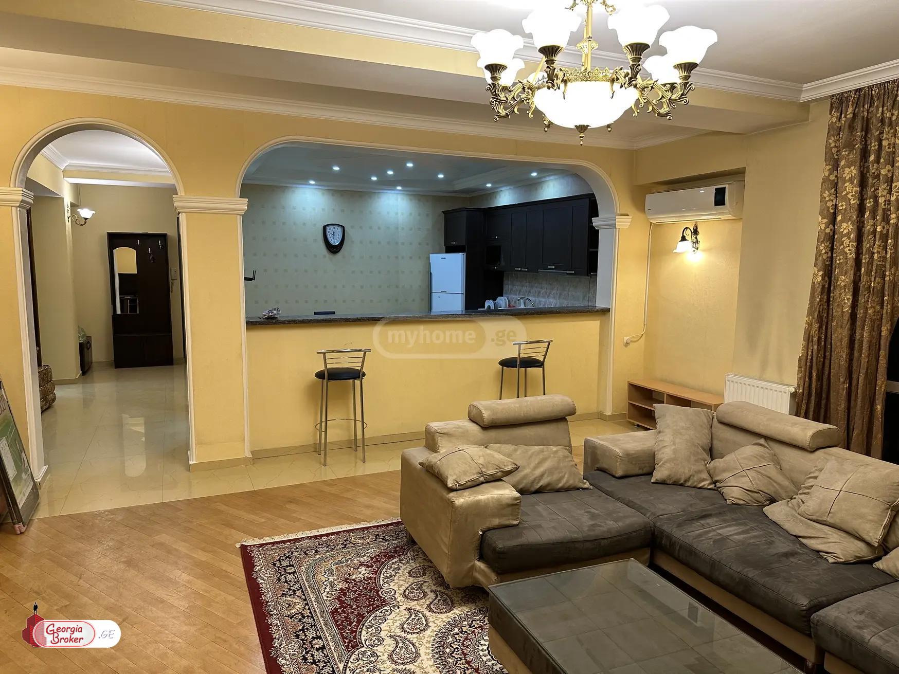 продается квартира с новым ремонтом 4-комнаты