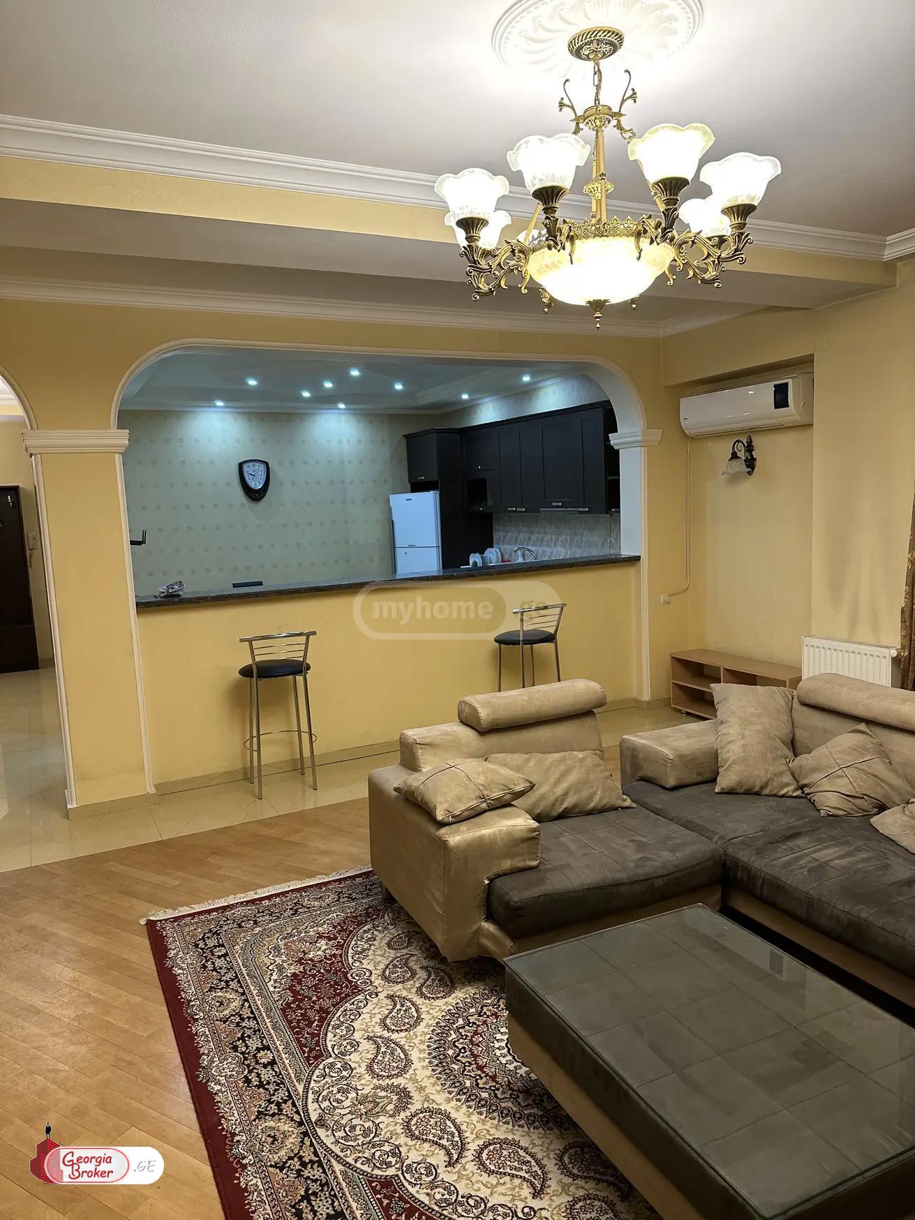 продается квартира с новым ремонтом 4-комнаты