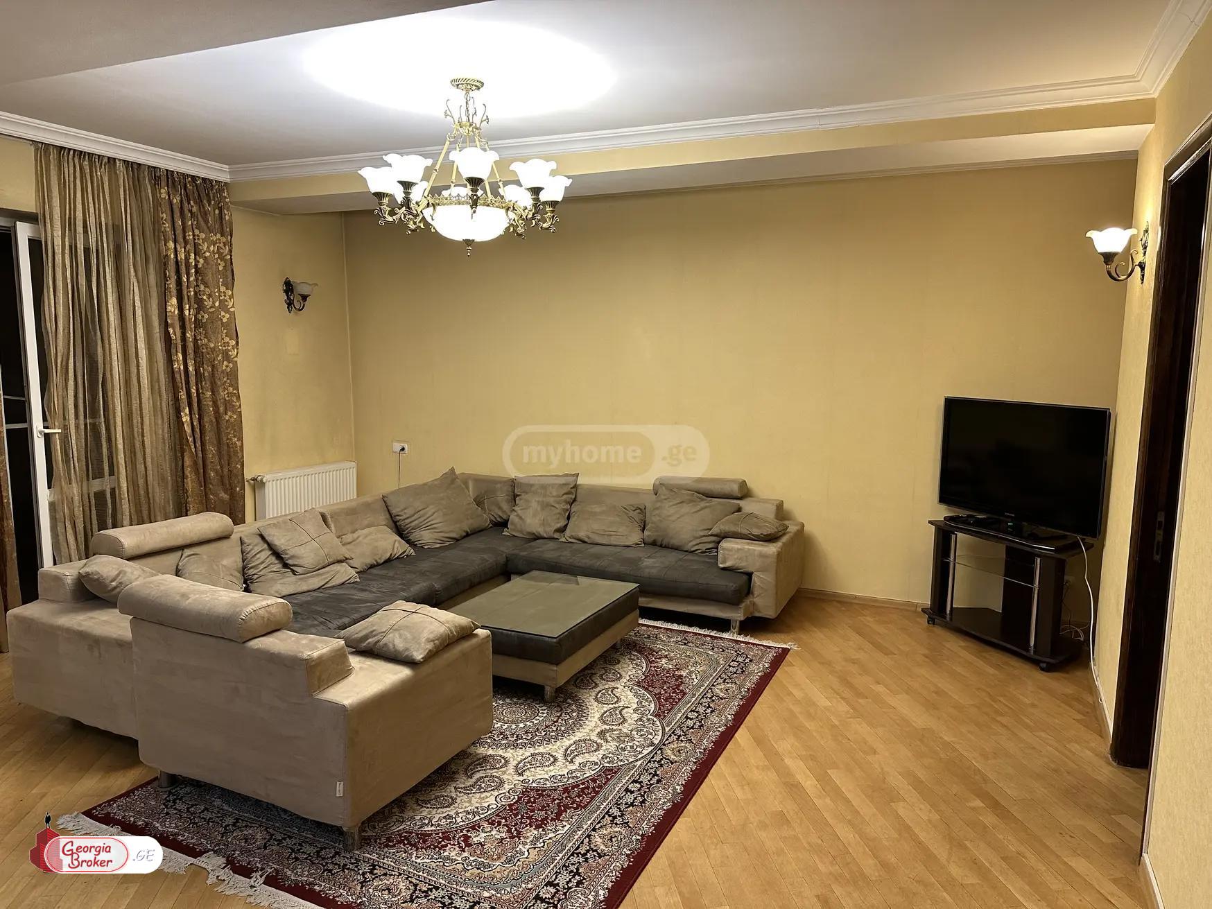 продается квартира с новым ремонтом 4-комнаты