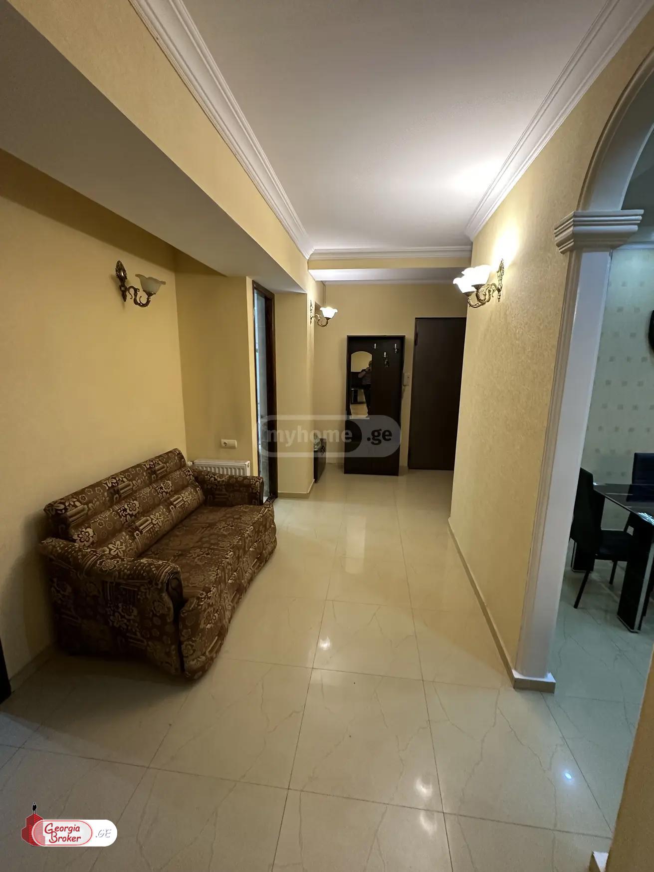 продается квартира с новым ремонтом 4-комнаты