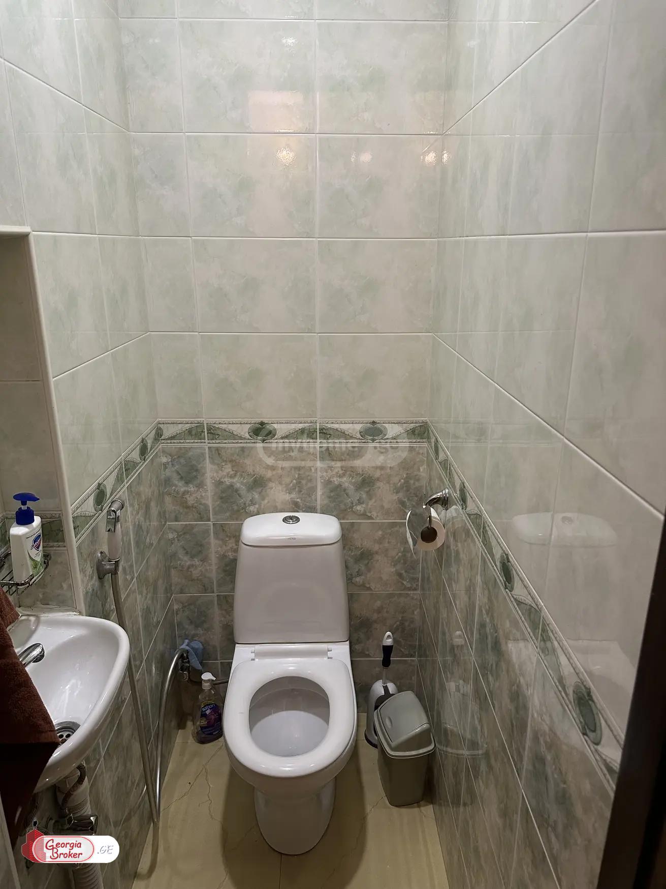 продается квартира с новым ремонтом 4-комнаты