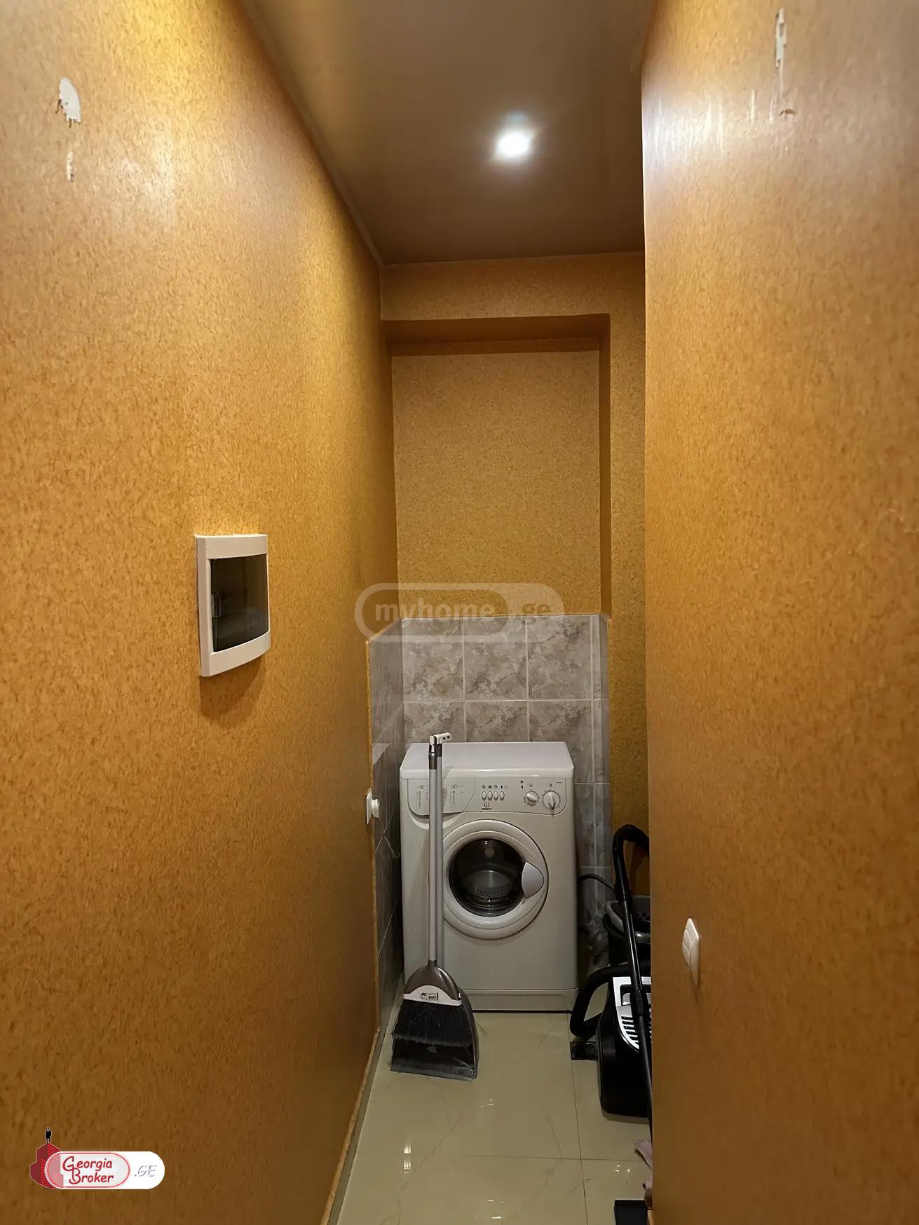 продается квартира с новым ремонтом 4-комнаты